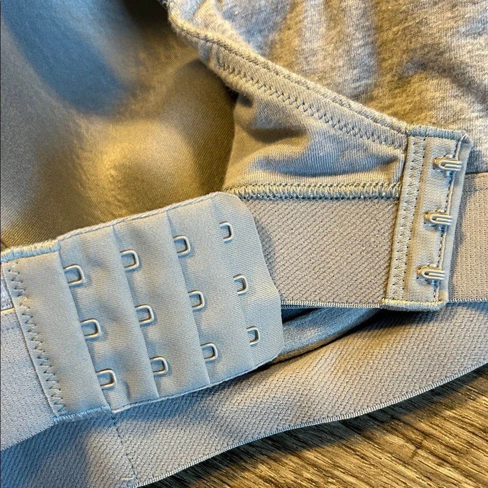 Victoria’s Secret 38D T-Shirt Bra Gray Sparkle VS Logo Lightly Lined - Picture 5 of 8